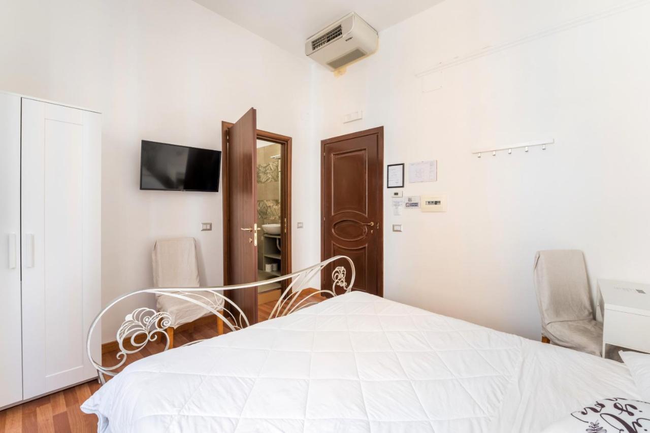 Rooms Piramide โรม ภายนอก รูปภาพ
