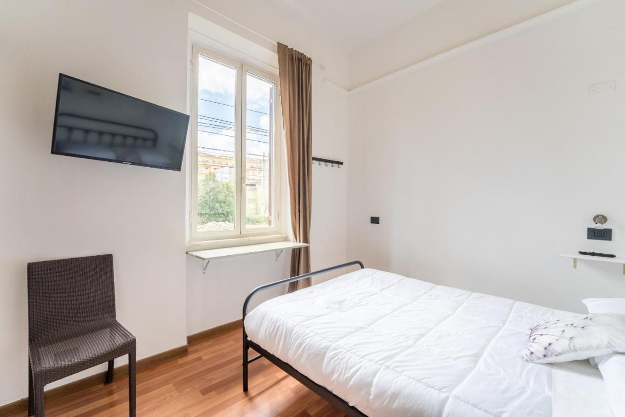 Rooms Piramide โรม ภายนอก รูปภาพ