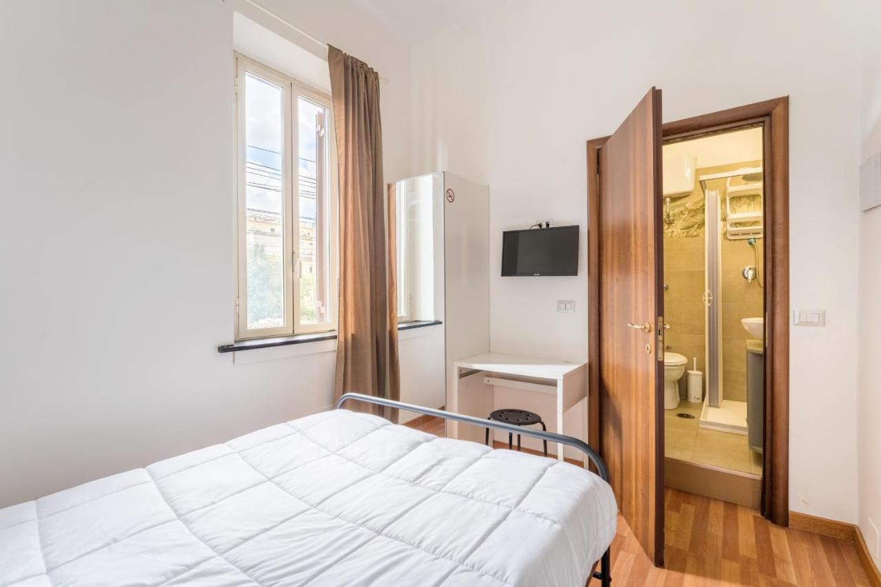 Rooms Piramide โรม ภายนอก รูปภาพ