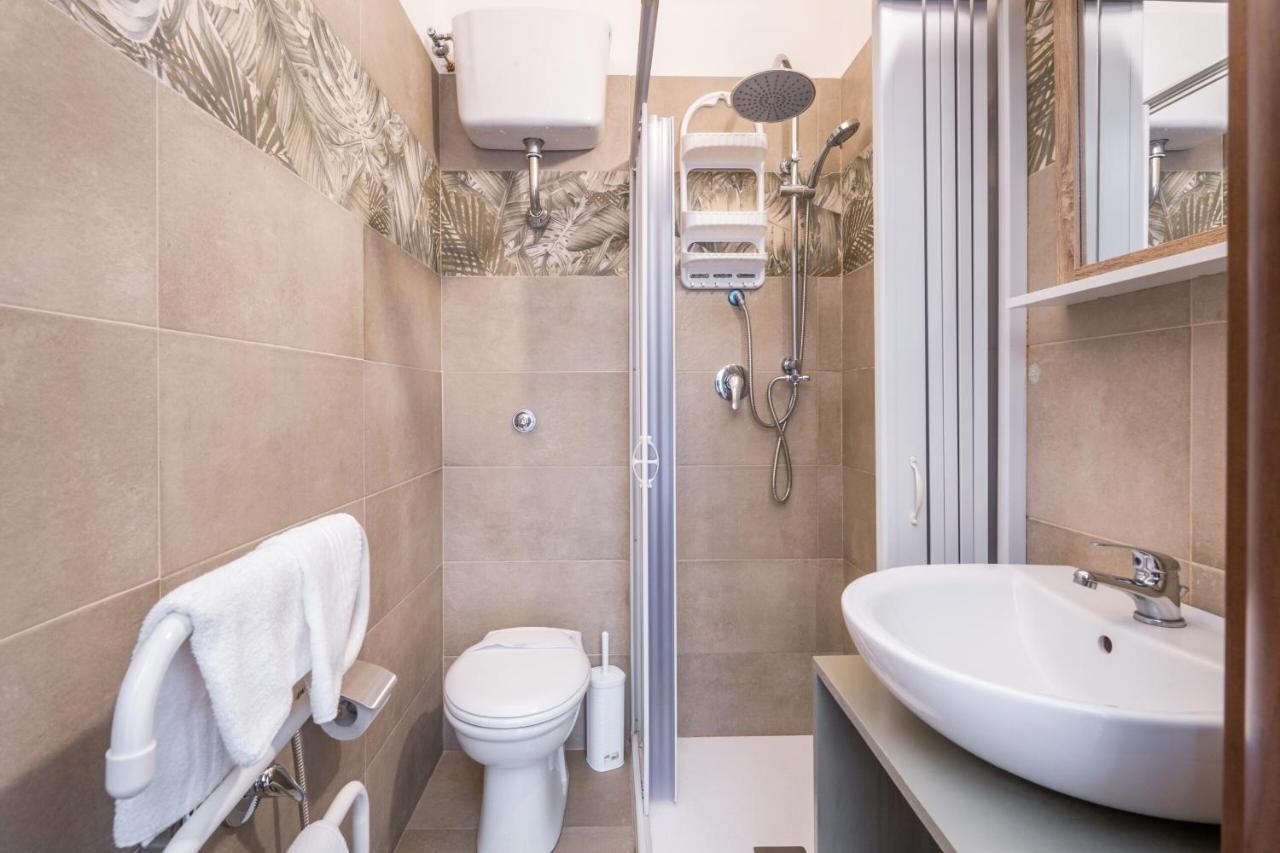 Rooms Piramide โรม ภายนอก รูปภาพ