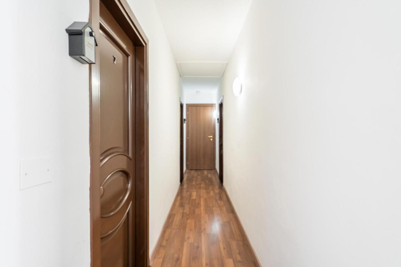Rooms Piramide โรม ภายนอก รูปภาพ