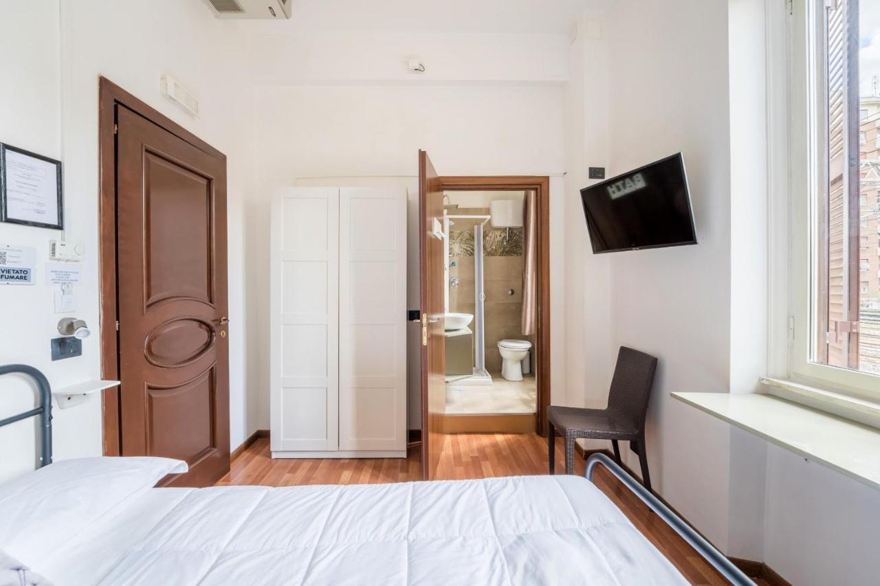 Rooms Piramide โรม ภายนอก รูปภาพ