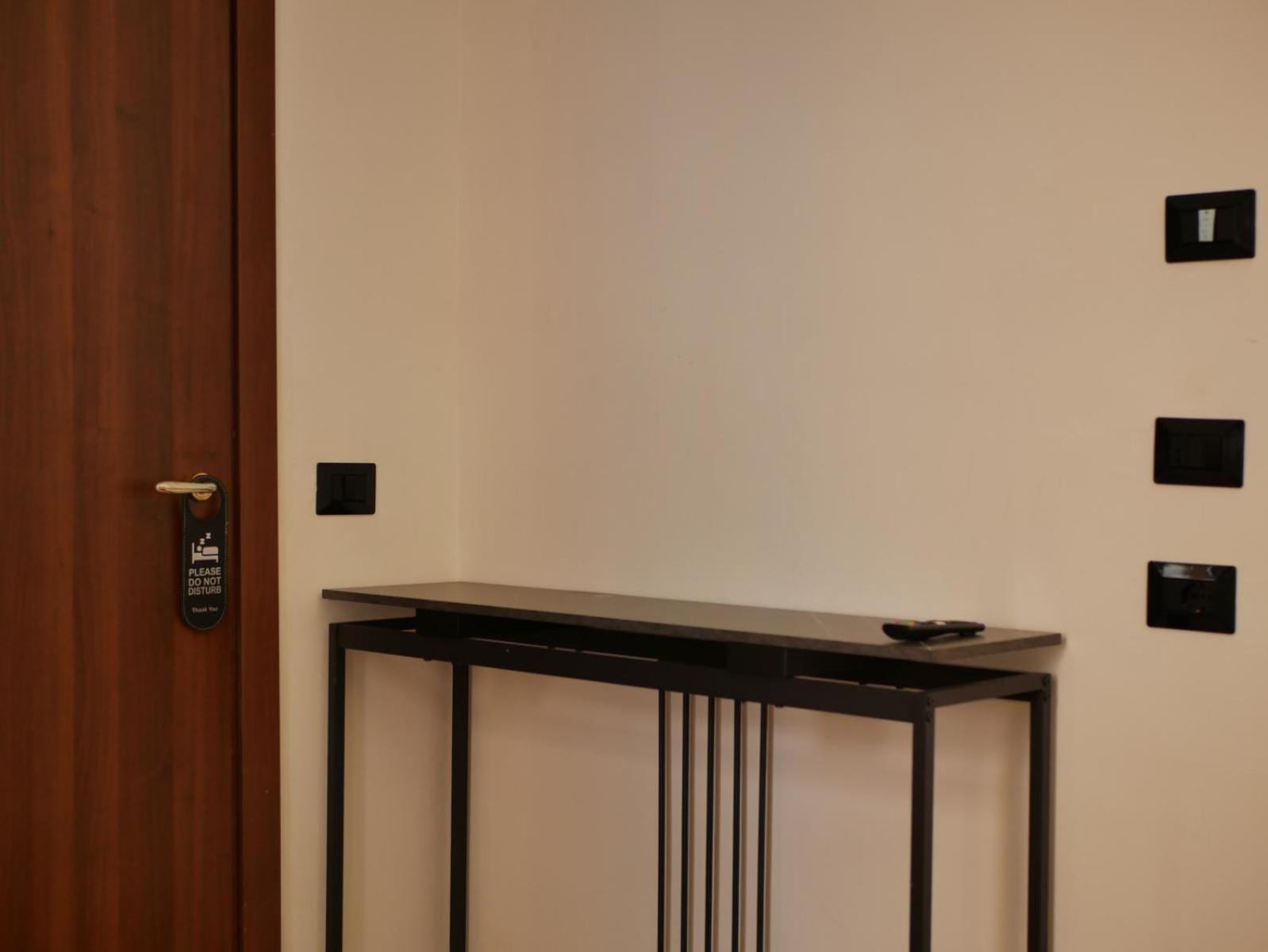 Rooms Piramide โรม ภายนอก รูปภาพ