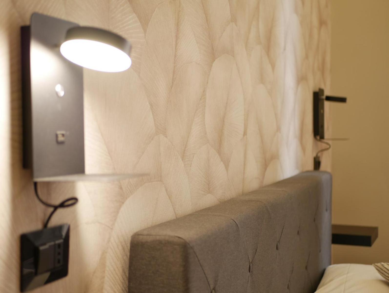 Rooms Piramide โรม ภายนอก รูปภาพ