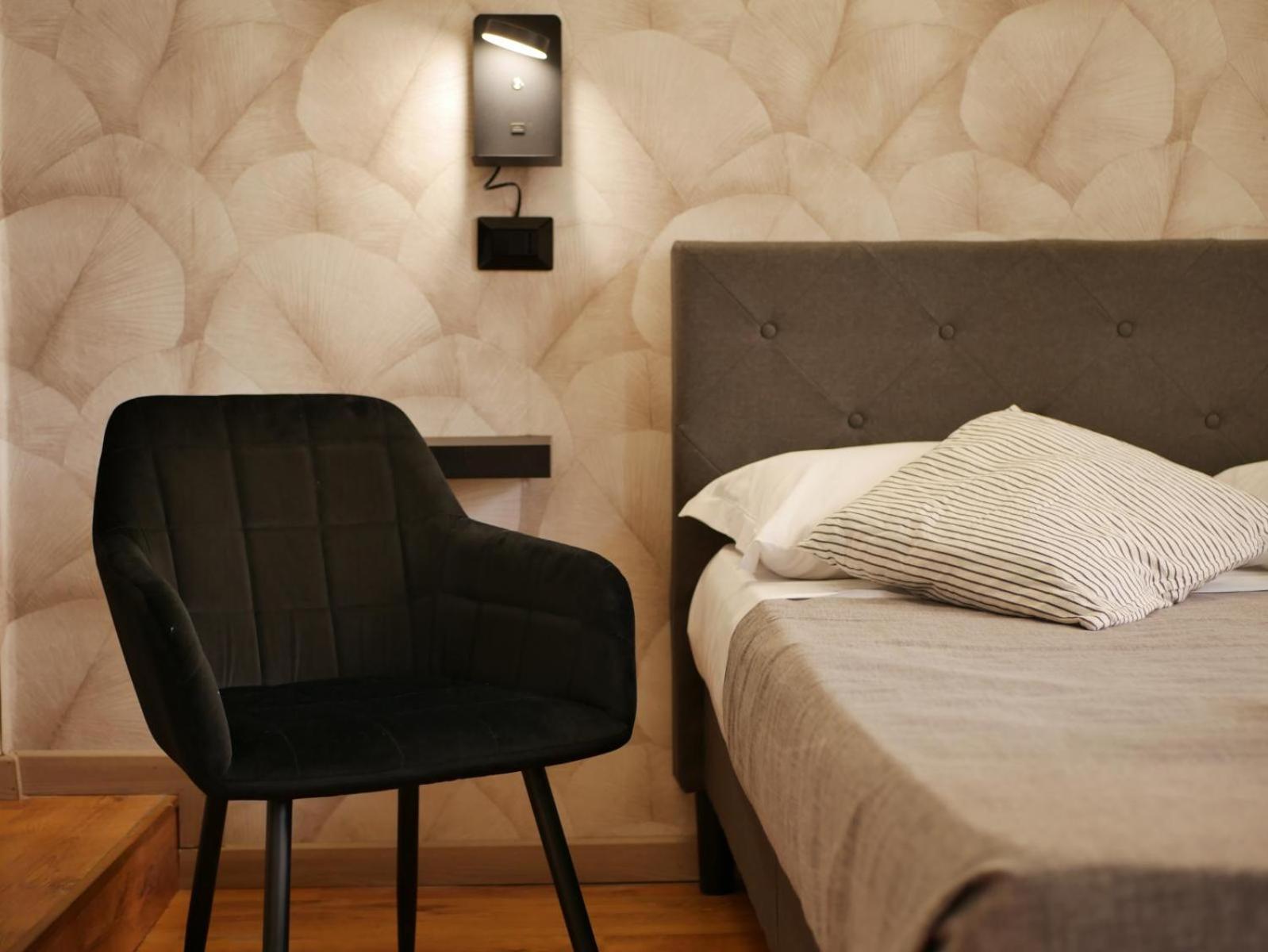 Rooms Piramide โรม ภายนอก รูปภาพ