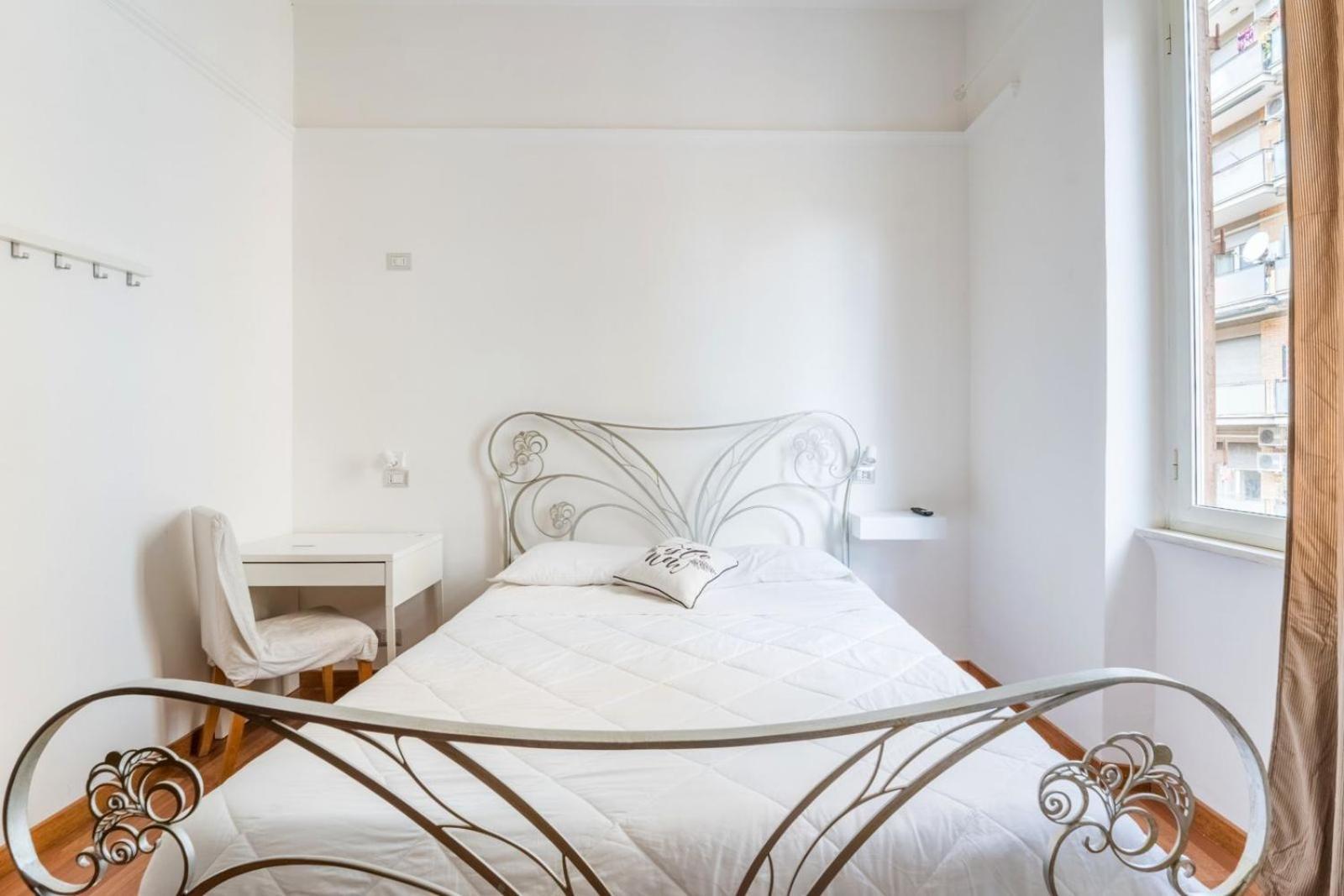 Rooms Piramide โรม ภายนอก รูปภาพ