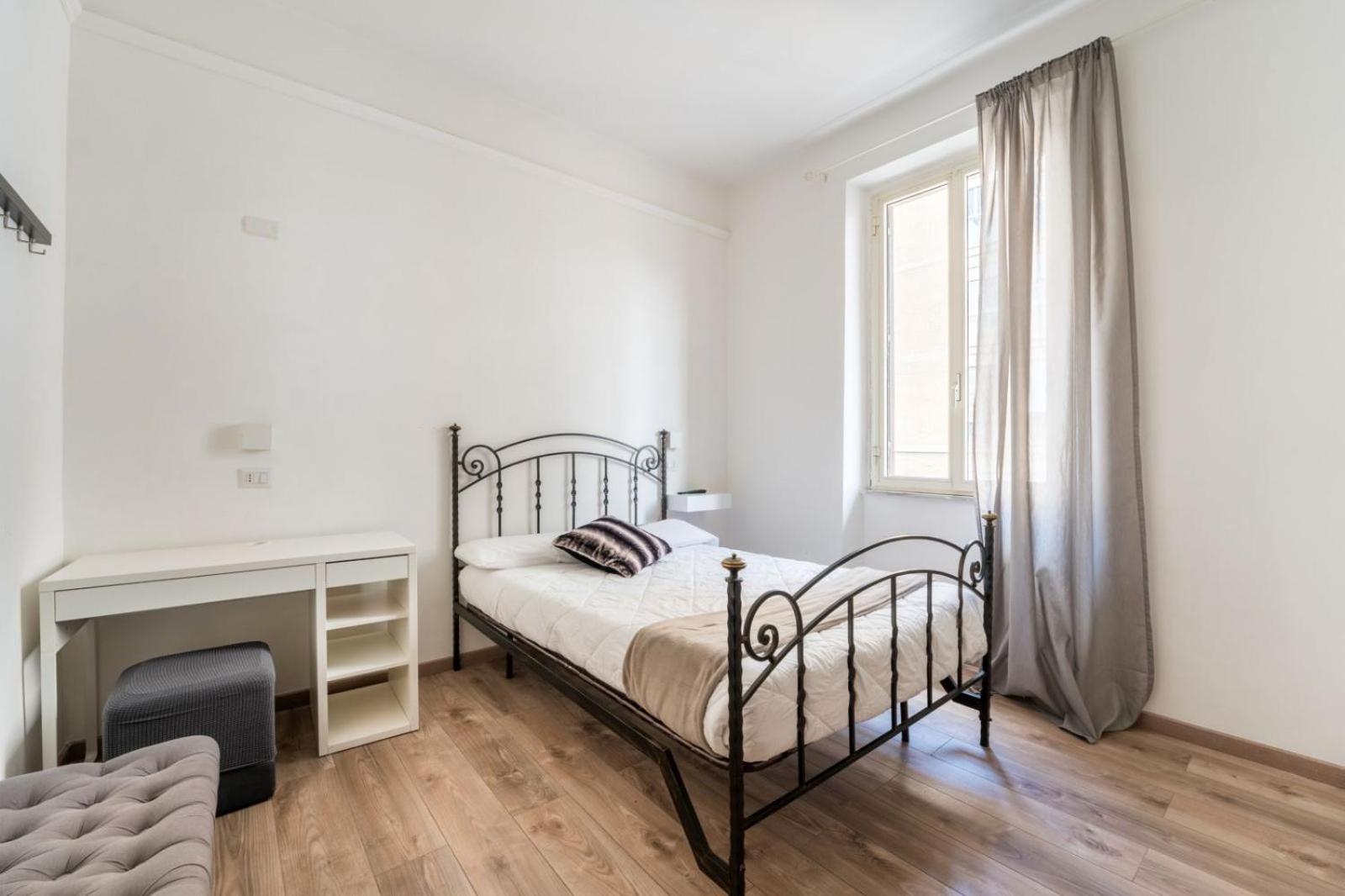 Rooms Piramide โรม ภายนอก รูปภาพ