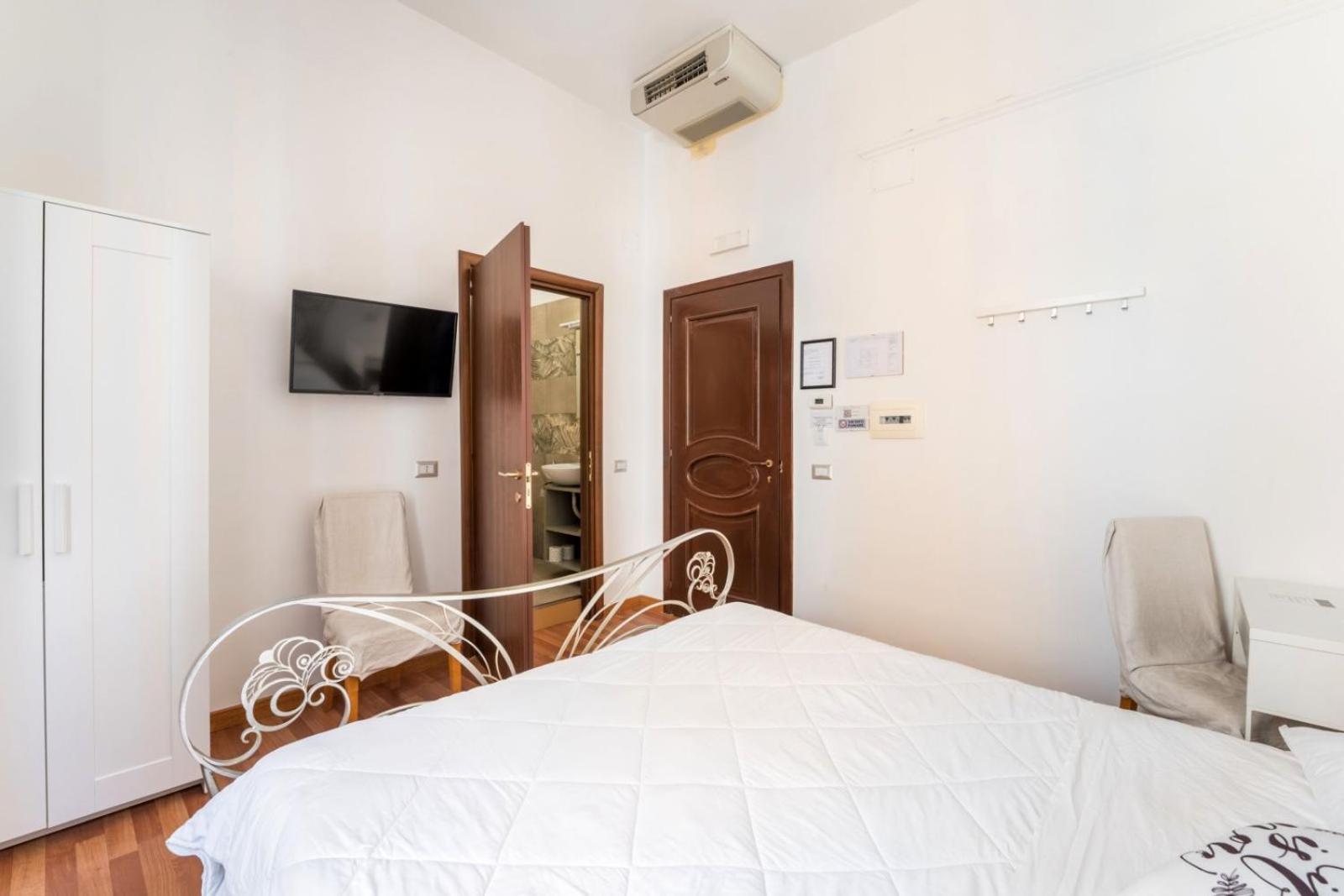 Rooms Piramide โรม ภายนอก รูปภาพ